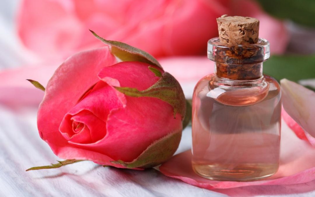 Fabriquer une eau de rose naturelle