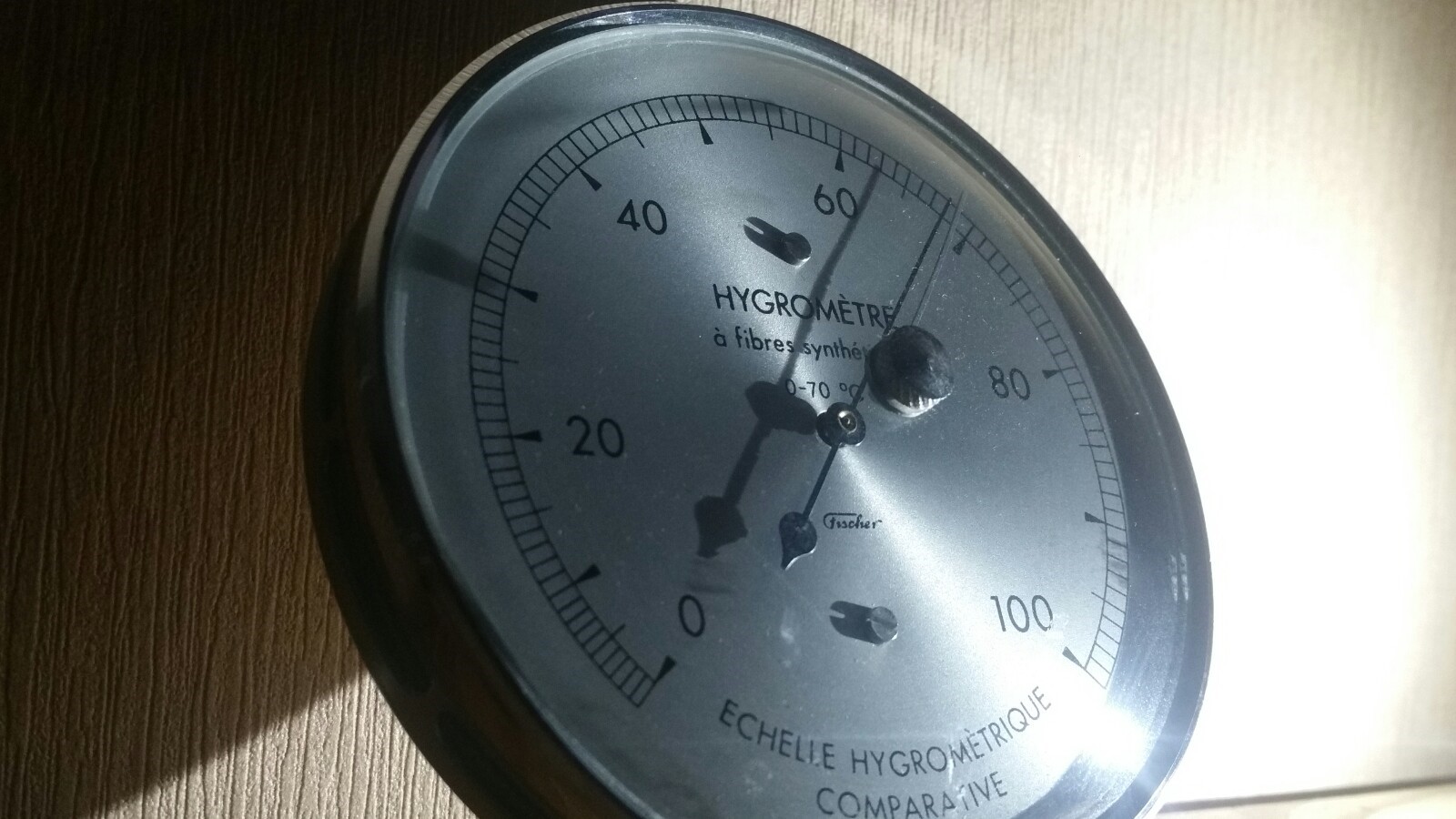 Hygromètre : appareil de mesure du taux d'humidité relative dans l'air.