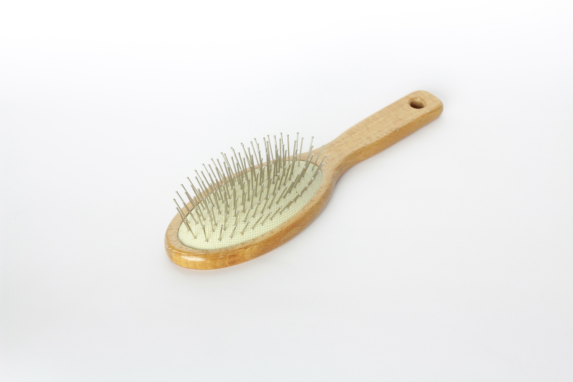 Comment nettoyer correctement une brosse cheveux
