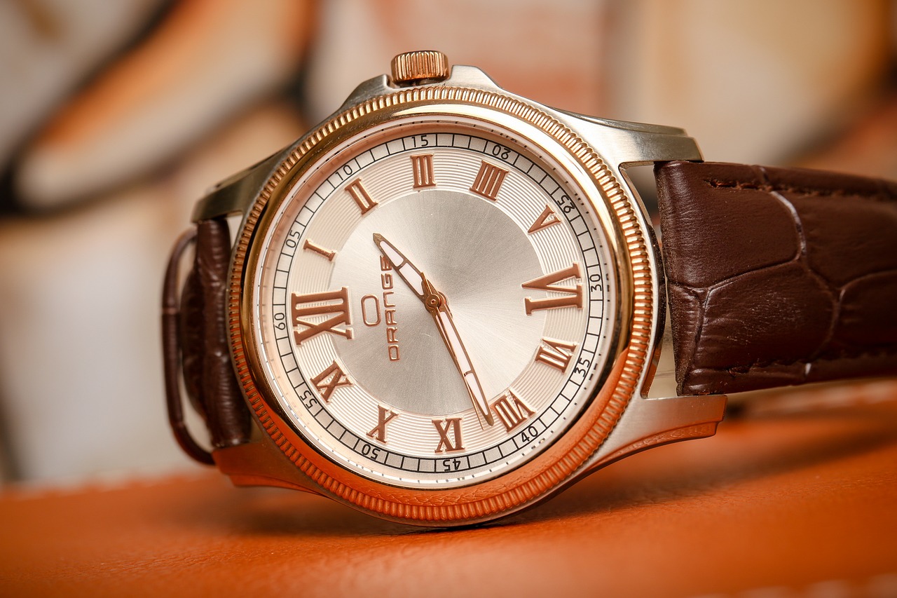 Montre Bracelet Femme - Cadran Doré, Bracelet Acier Inoxydable - Alliage Cobalt - Neuf Avec étiquettes