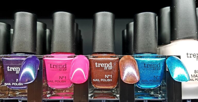 Guide complet sur les avantages et l'application des vernis semi-permanents