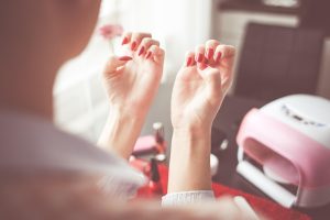 Gel UV professionnel : comprendre son utilité en prothésie ongulaire